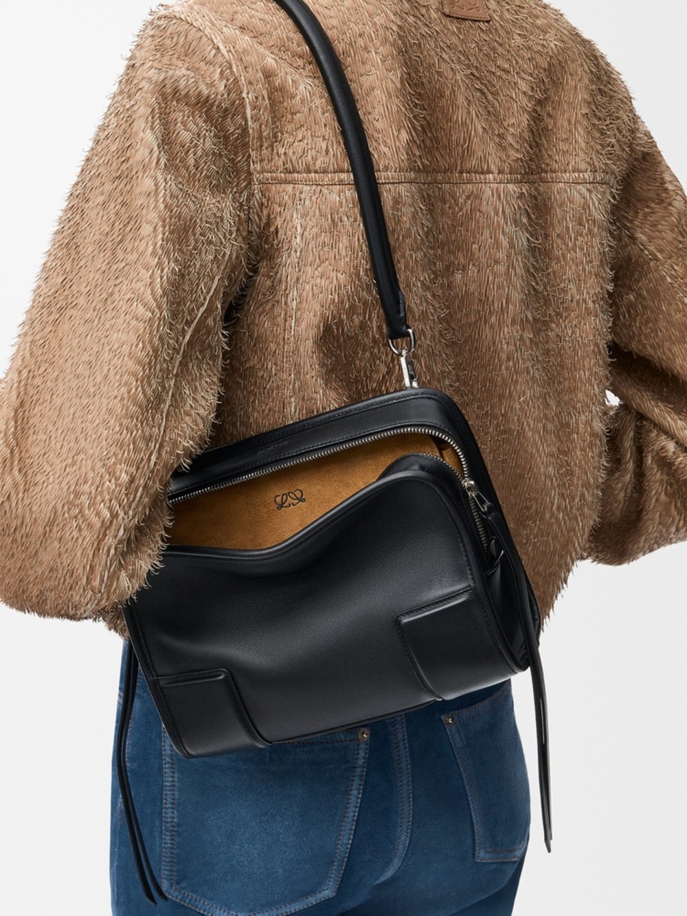 Loewe Amazonia 180 small black (brand new—2026 edition)